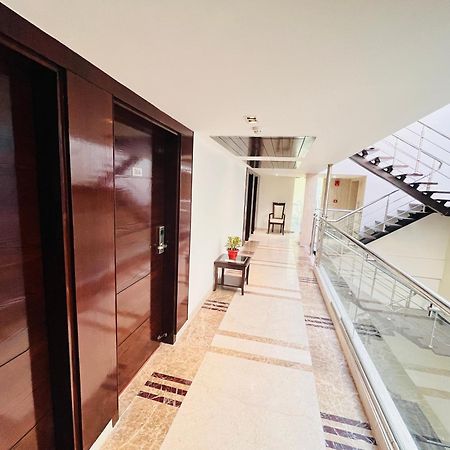 Hotel Aura Ip Grand Karkardooma Metro Station New Delhi Couple Friendly Exterior photo