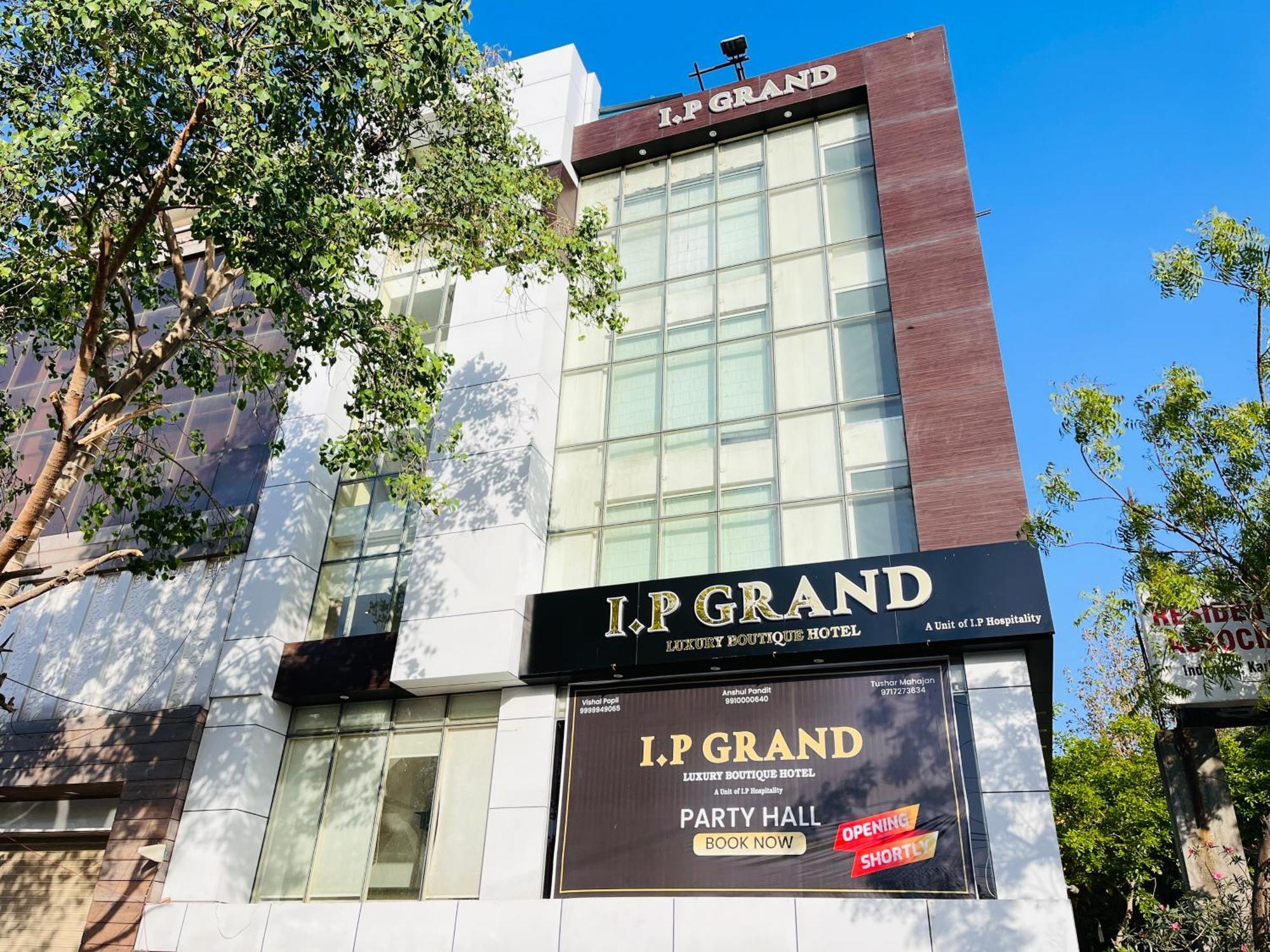 Hotel Aura Ip Grand Karkardooma Metro Station New Delhi Couple Friendly Exterior photo